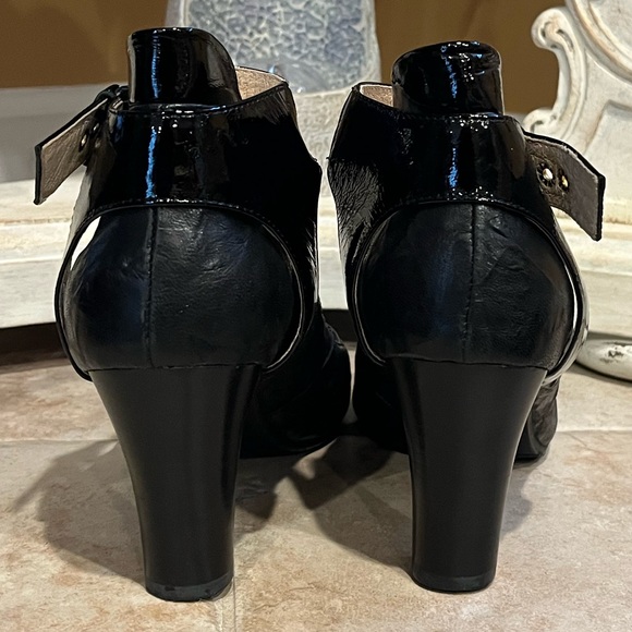 Kadandier Vintage Black Leather And Patent Leather Ankle Strap Closed Toe - Picture 6 of 12